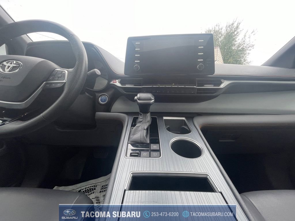 Used 2021 Toyota Sienna XSE image 15