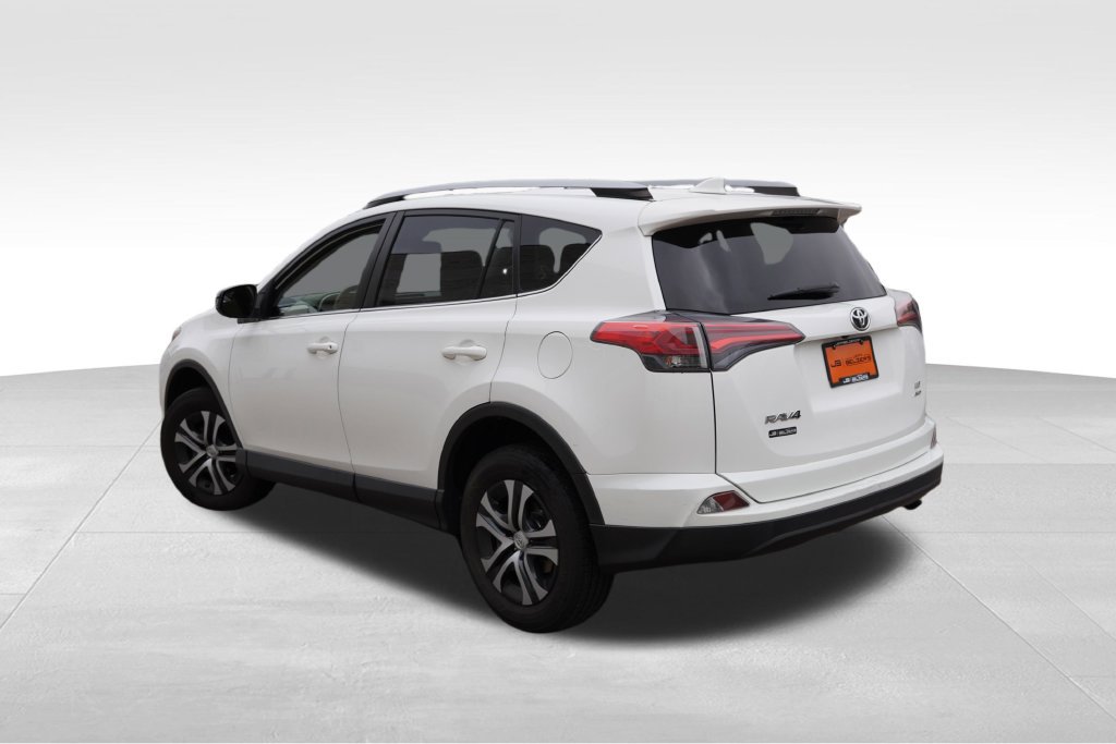 Used 2017 Toyota RAV4 LE AWD/4WD image 7