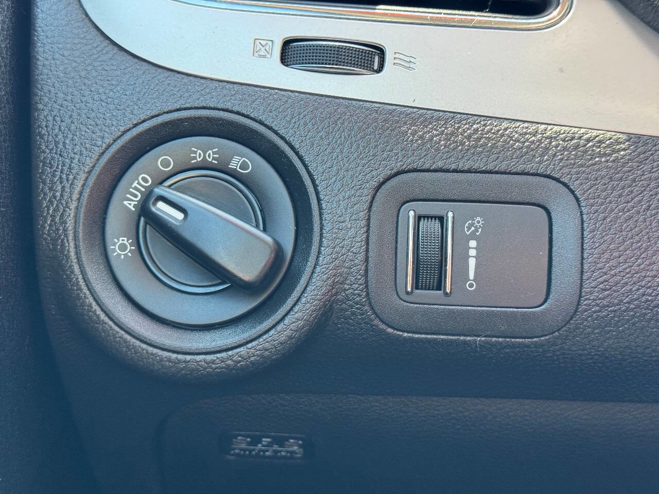 Used 2018 Dodge Journey SE image 19