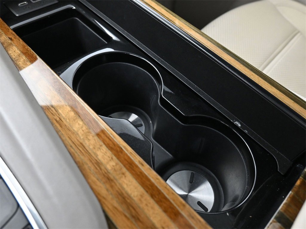 Used 2022 Cadillac Escalade ESV Premium Luxury Platinum image 27