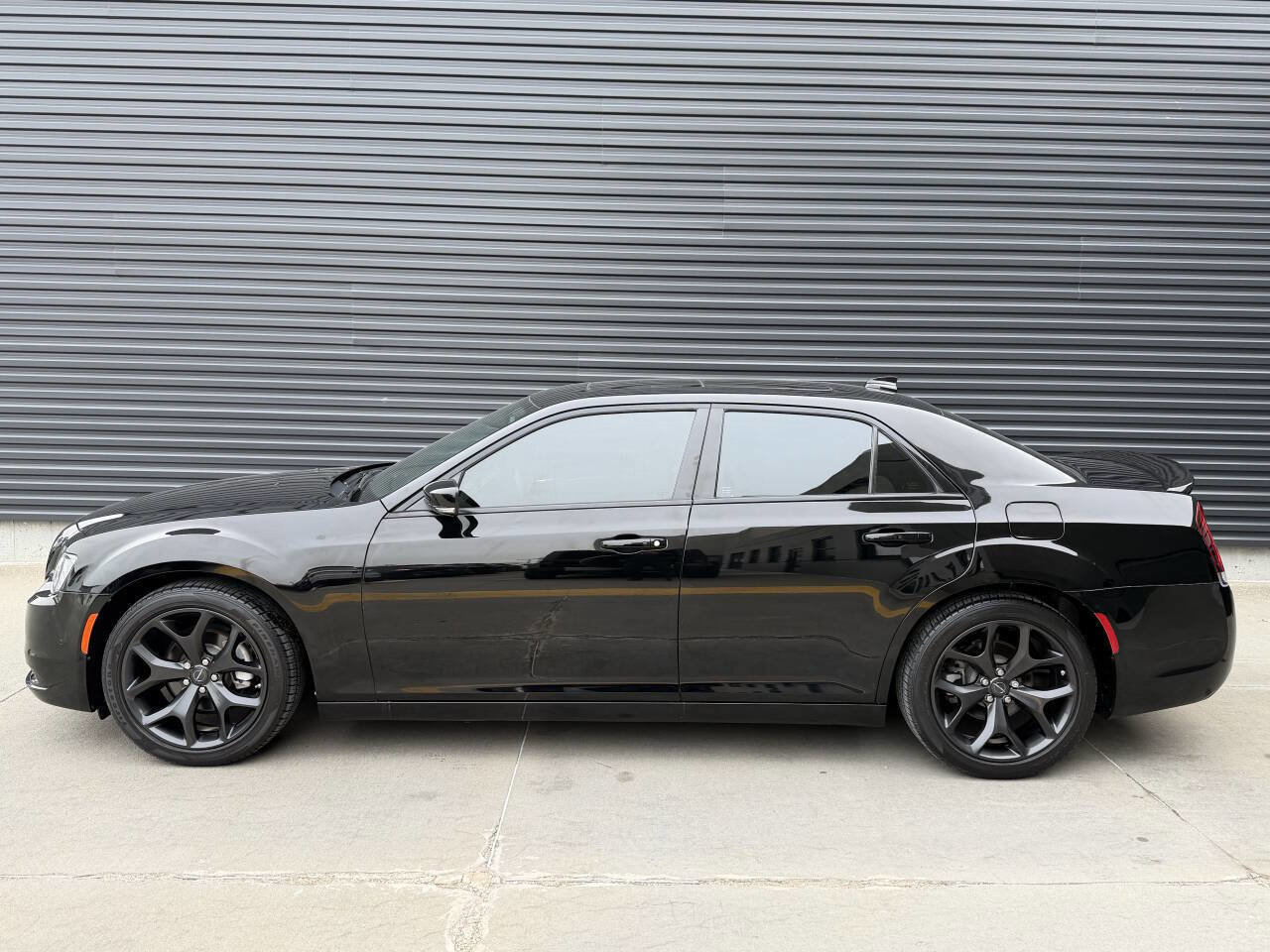 Used 2022 Chrysler 300 S w/ Comfort Group image 9