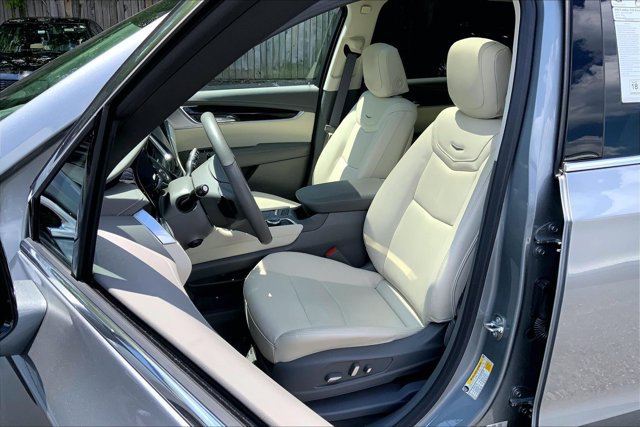 Used 2024 Cadillac XT6 Premium Luxury w/ LPO, Floor Liner Package AWD/4WD image 25