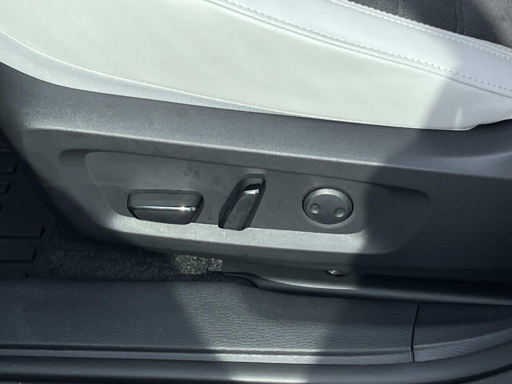 New 2026 Mitsubishi Outlander SE FWD image 11