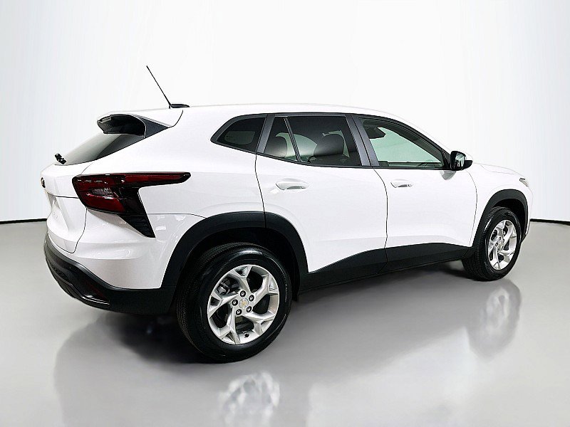 Used 2024 Chevrolet Trax LS w/ LS Convenience Package image 7