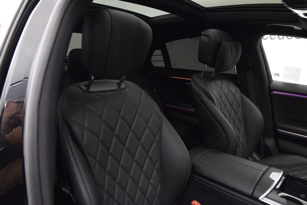 Used 2025 Mercedes-Benz S 580e 4MATIC Sedan image 16