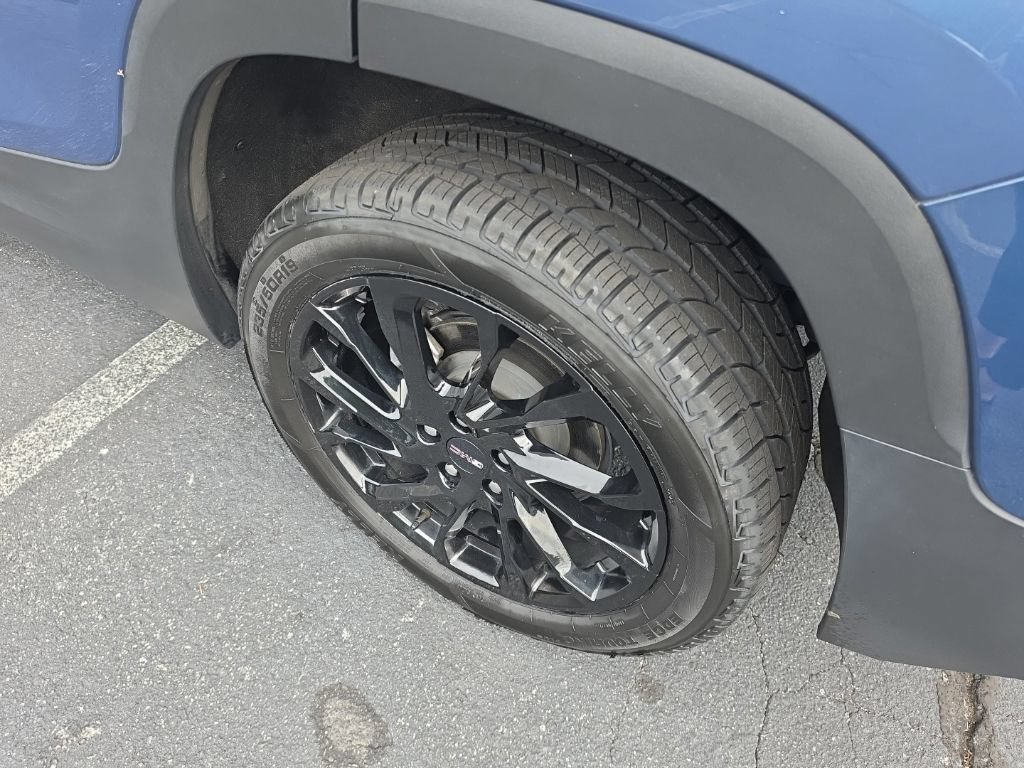 Used 2024 GMC Terrain SLT w/ Elevation Edition FWD image 14
