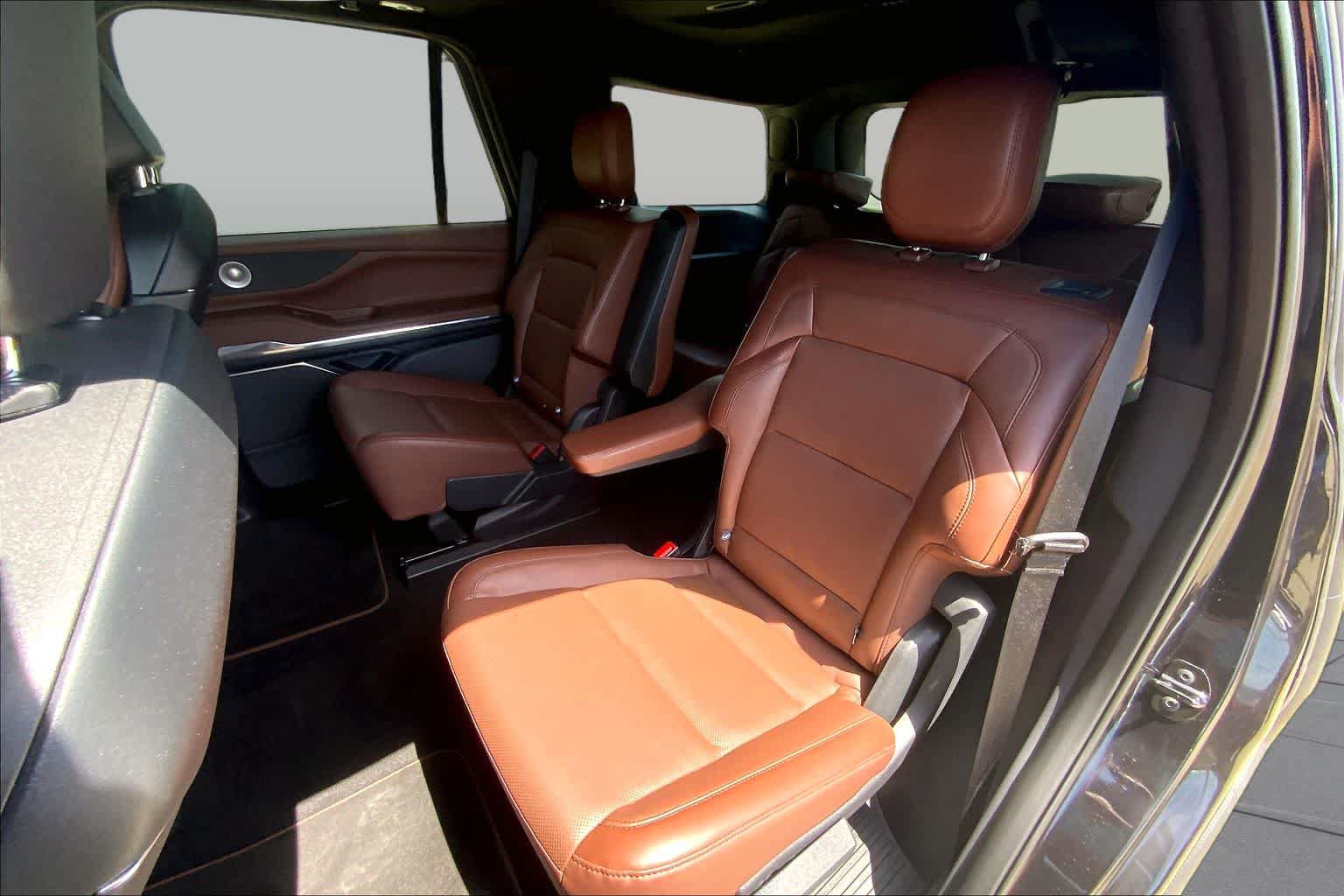 Used 2025 Lincoln Navigator Reserve AWD/4WD image 19