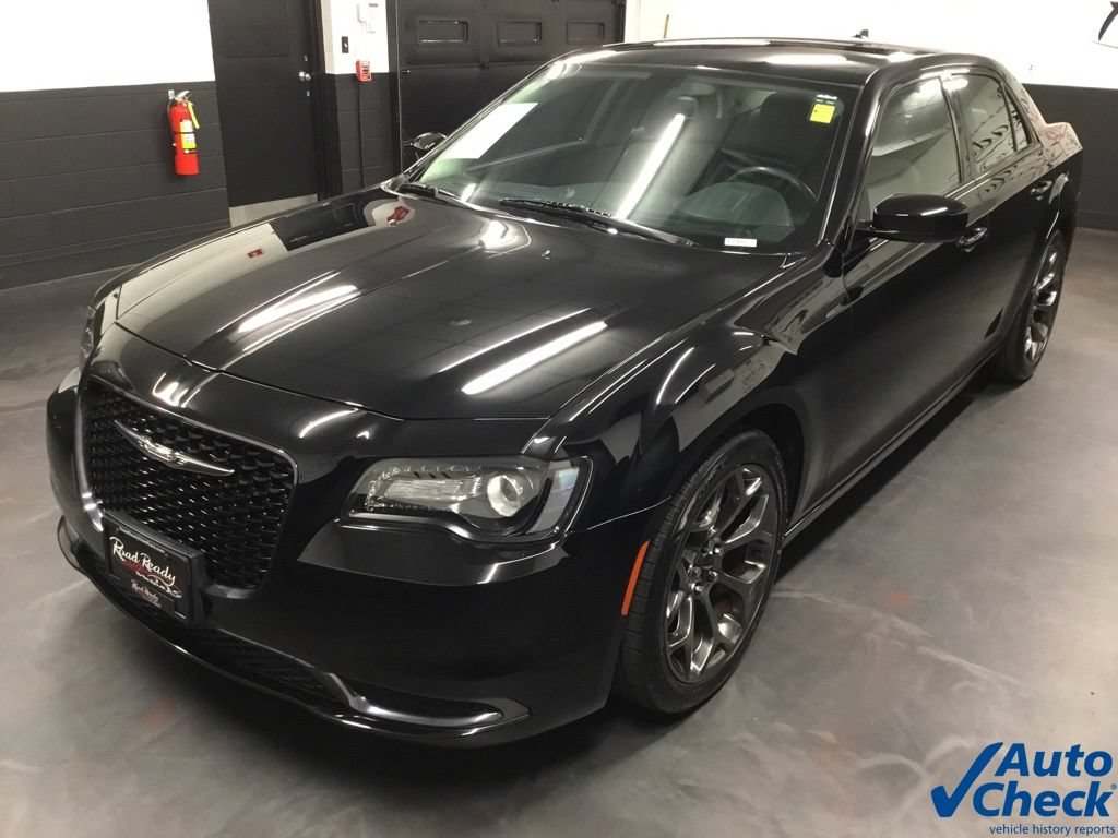 Used 2018 Chrysler 300 Touring w/ Sport Appearance Package RWD image 6