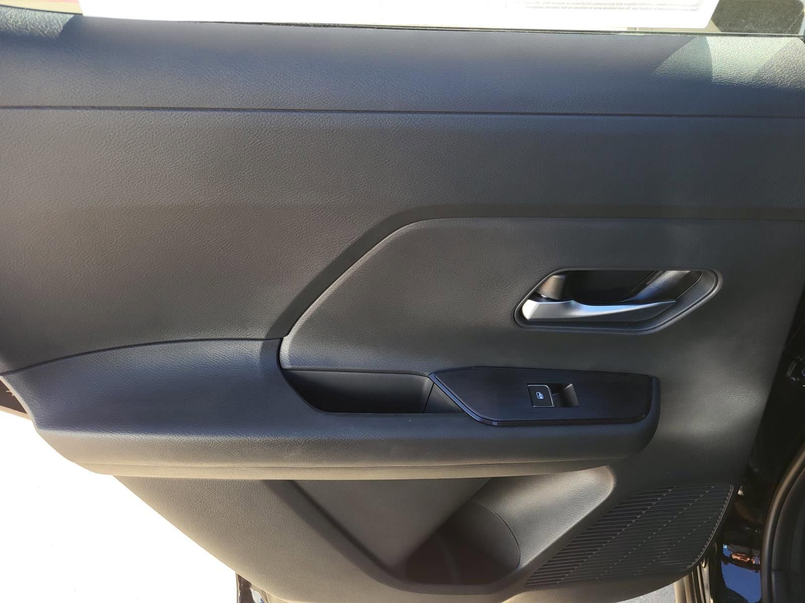 New 2026 Nissan Kicks SR FWD image 15