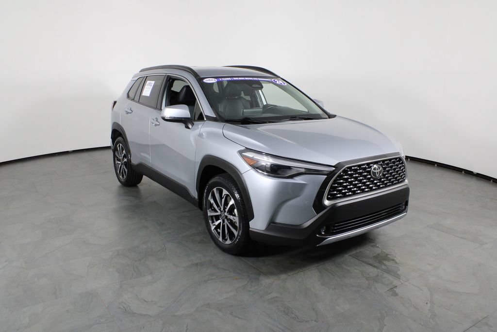 Used 2024 Toyota Corolla Cross XLE FWD image 4
