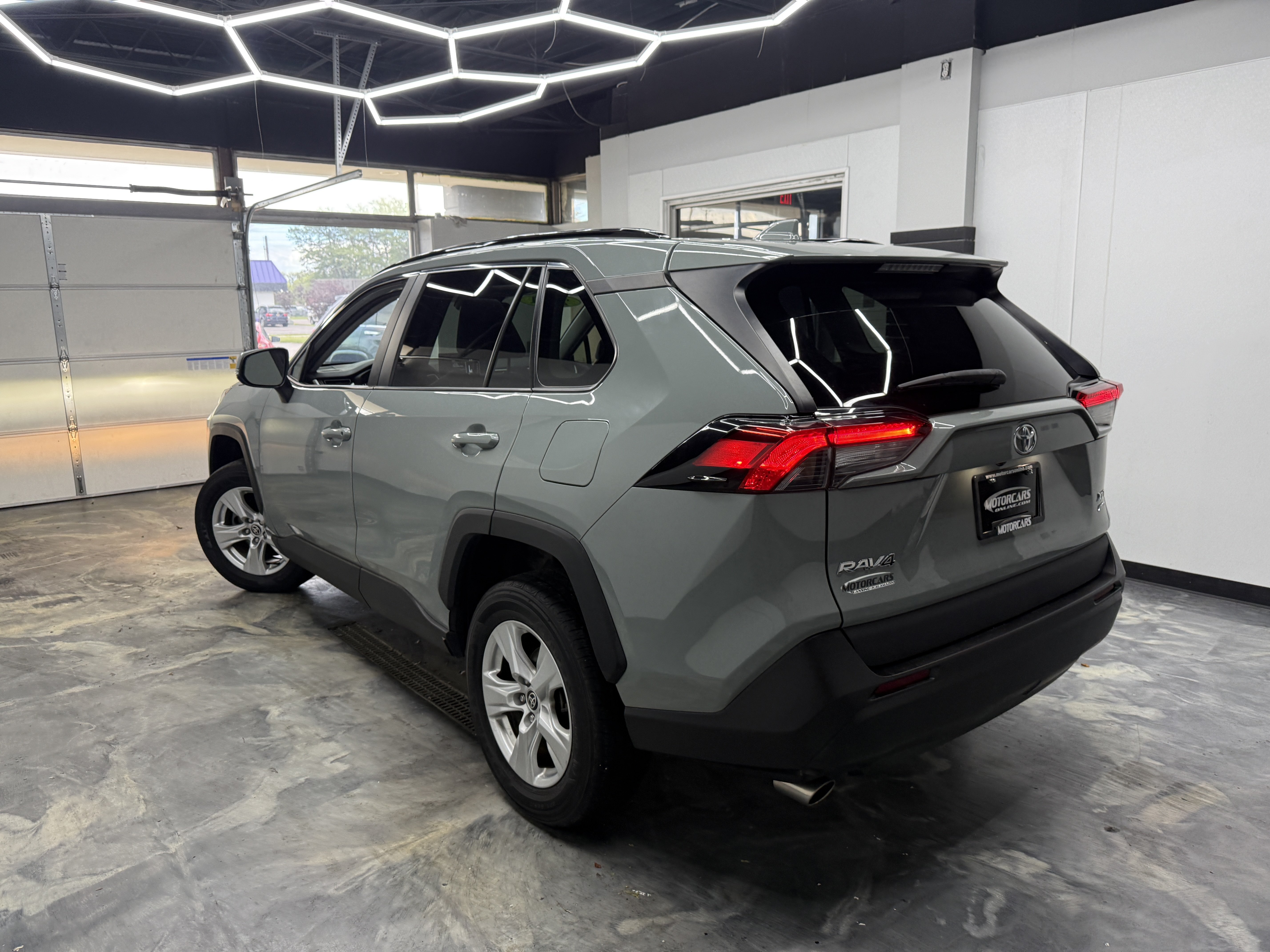 Used 2021 Toyota RAV4 XLE w/ Convenience Package AWD/4WD image 3