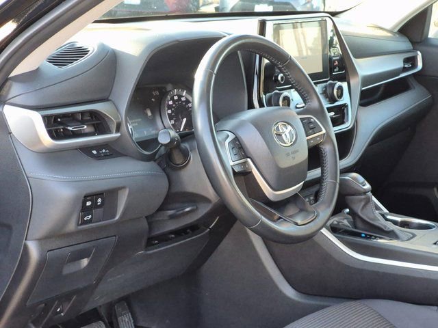 Used 2024 Toyota Highlander LE image 10