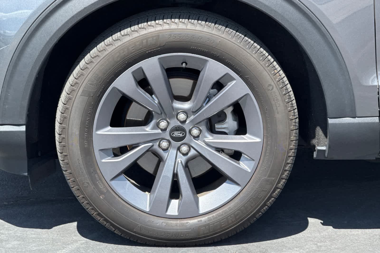 Used 2023 Ford Explorer XLT w/ Equipment Group 202A AWD/4WD image 33