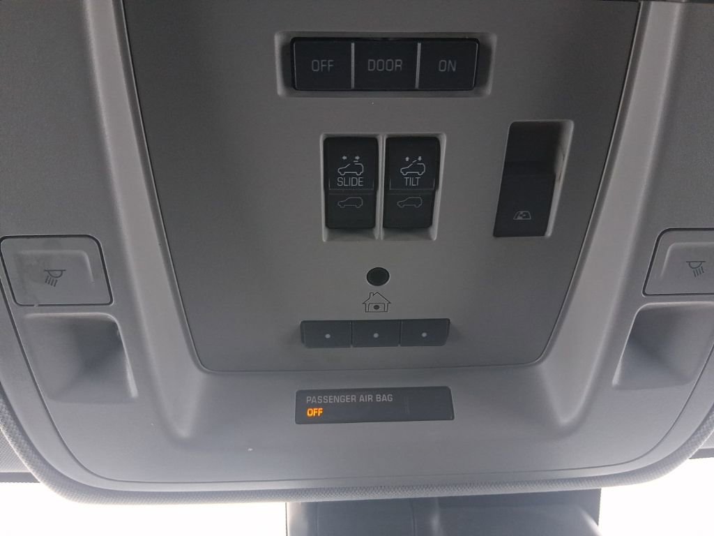 Used 2018 Chevrolet Silverado 1500 High Country image 29