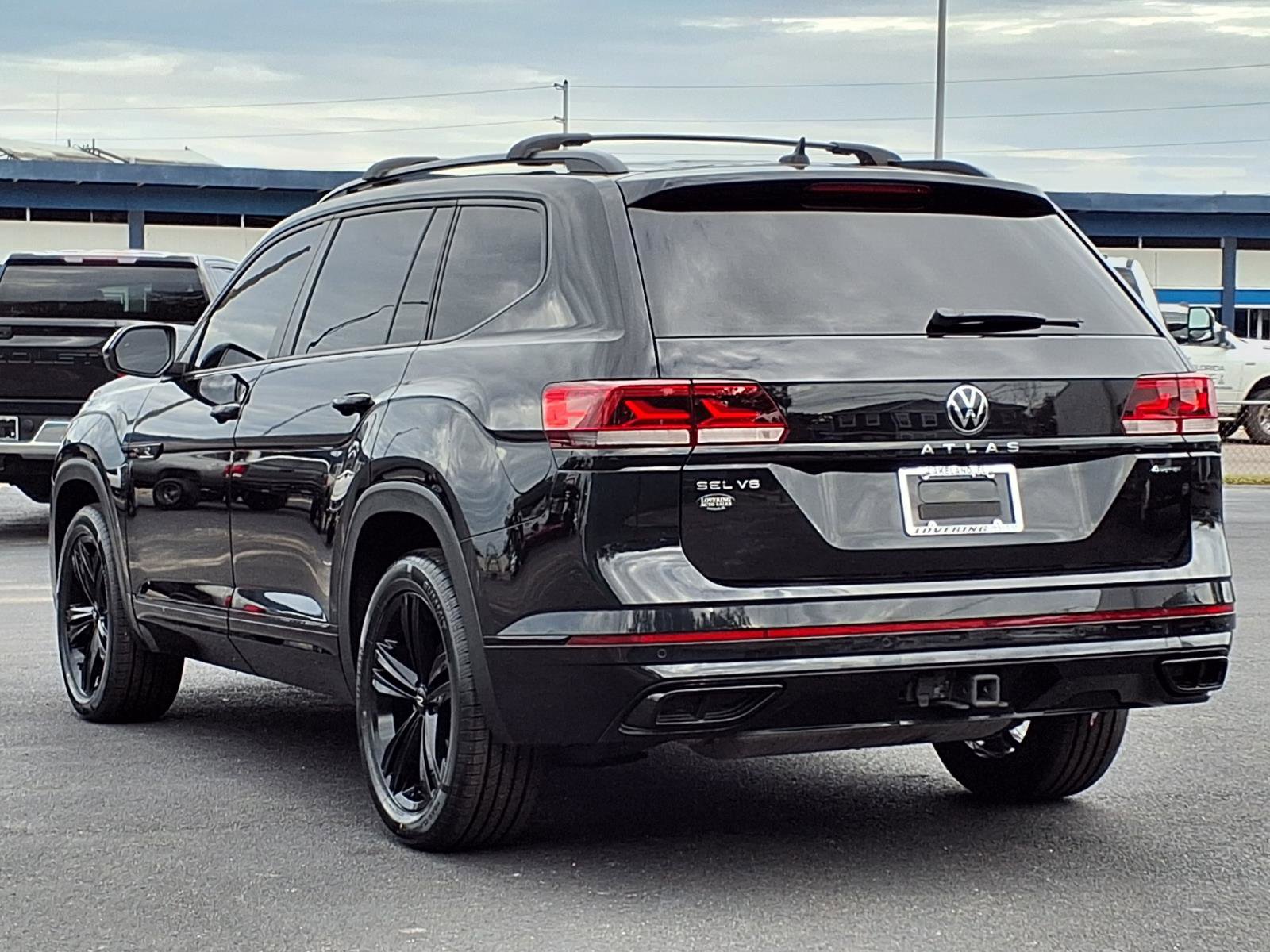 Used 2023 Volkswagen Atlas SEL R-Line image 4