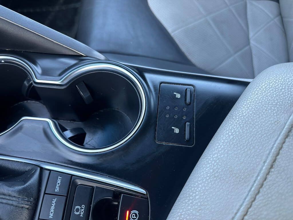 Used 2018 Toyota Camry XLE FWD image 20