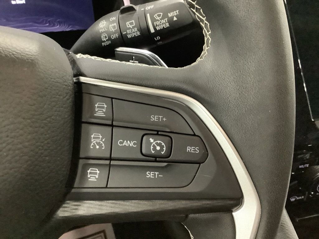 Used 2024 Jeep Grand Cherokee L Laredo image 14