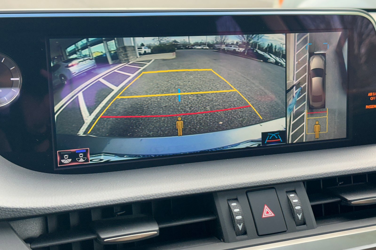 Used 2020 Lexus ES 300h w/ Luxury Package image 18