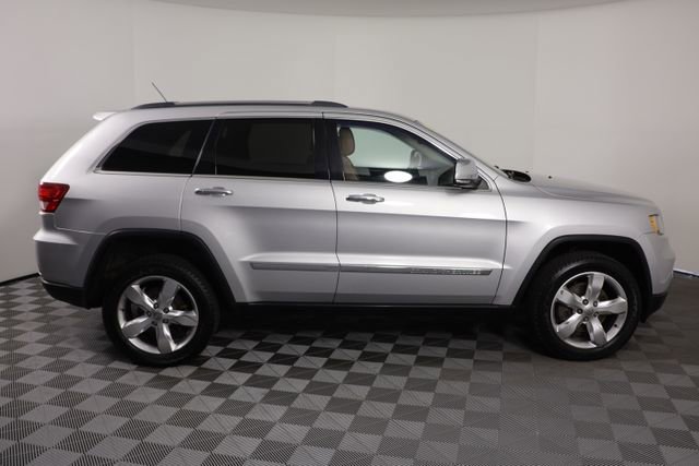 Used 2013 Jeep Grand Cherokee Overland w/ Advance Technology Group AWD/4WD image 9
