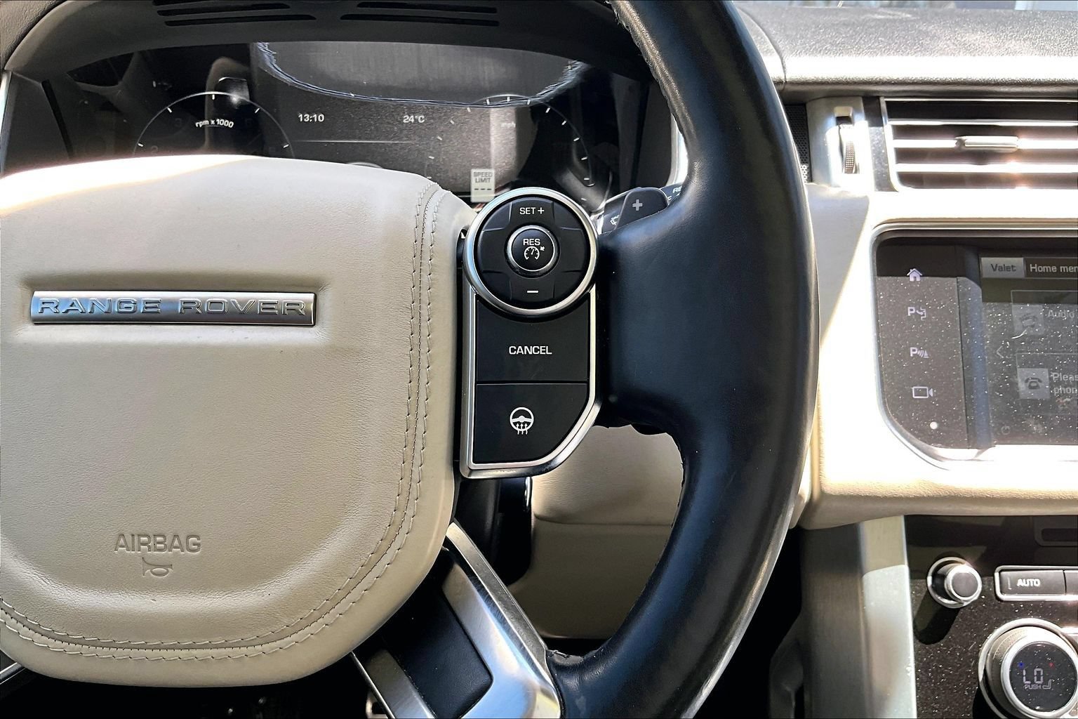 Used 2016 Land Rover Range Rover Supercharged AWD/4WD image 19