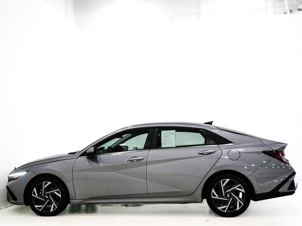 Used 2025 Hyundai Elantra Limited FWD image 6