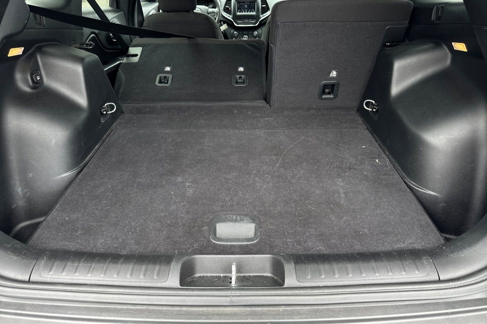 Used 2021 Jeep Cherokee Latitude FWD image 18