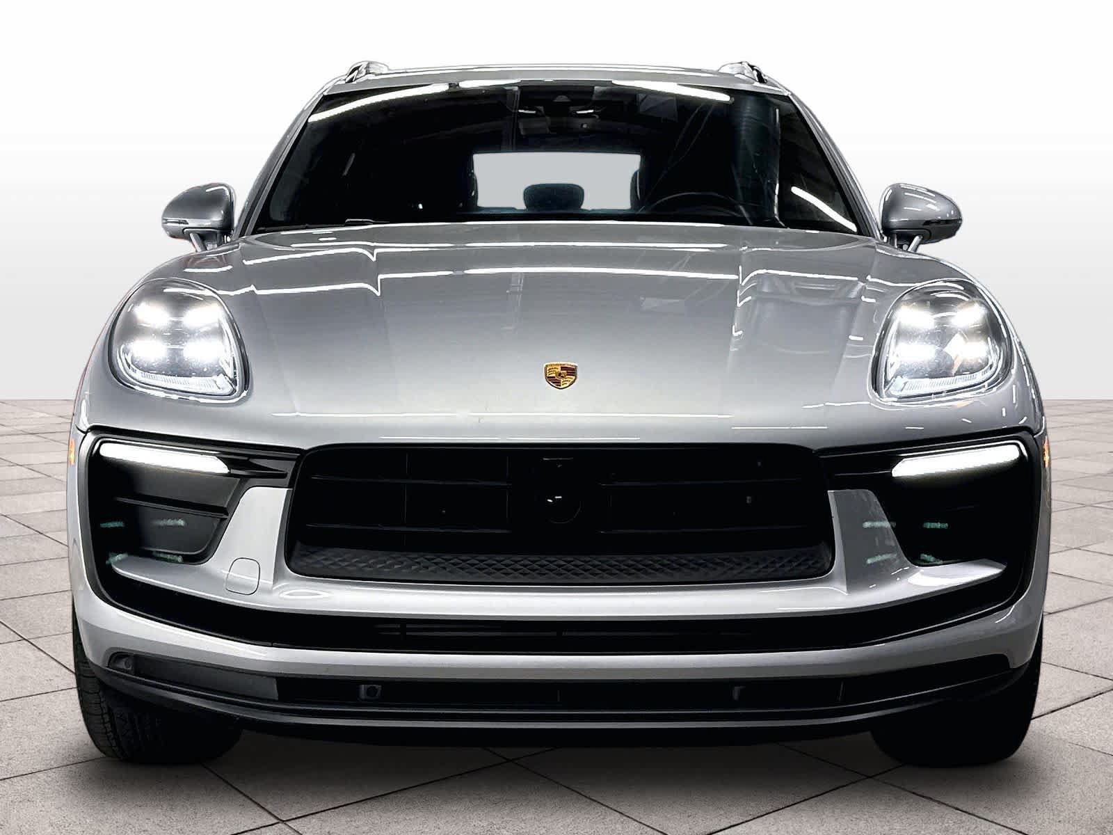 Used 2023 Porsche Macan AWD/4WD image 3
