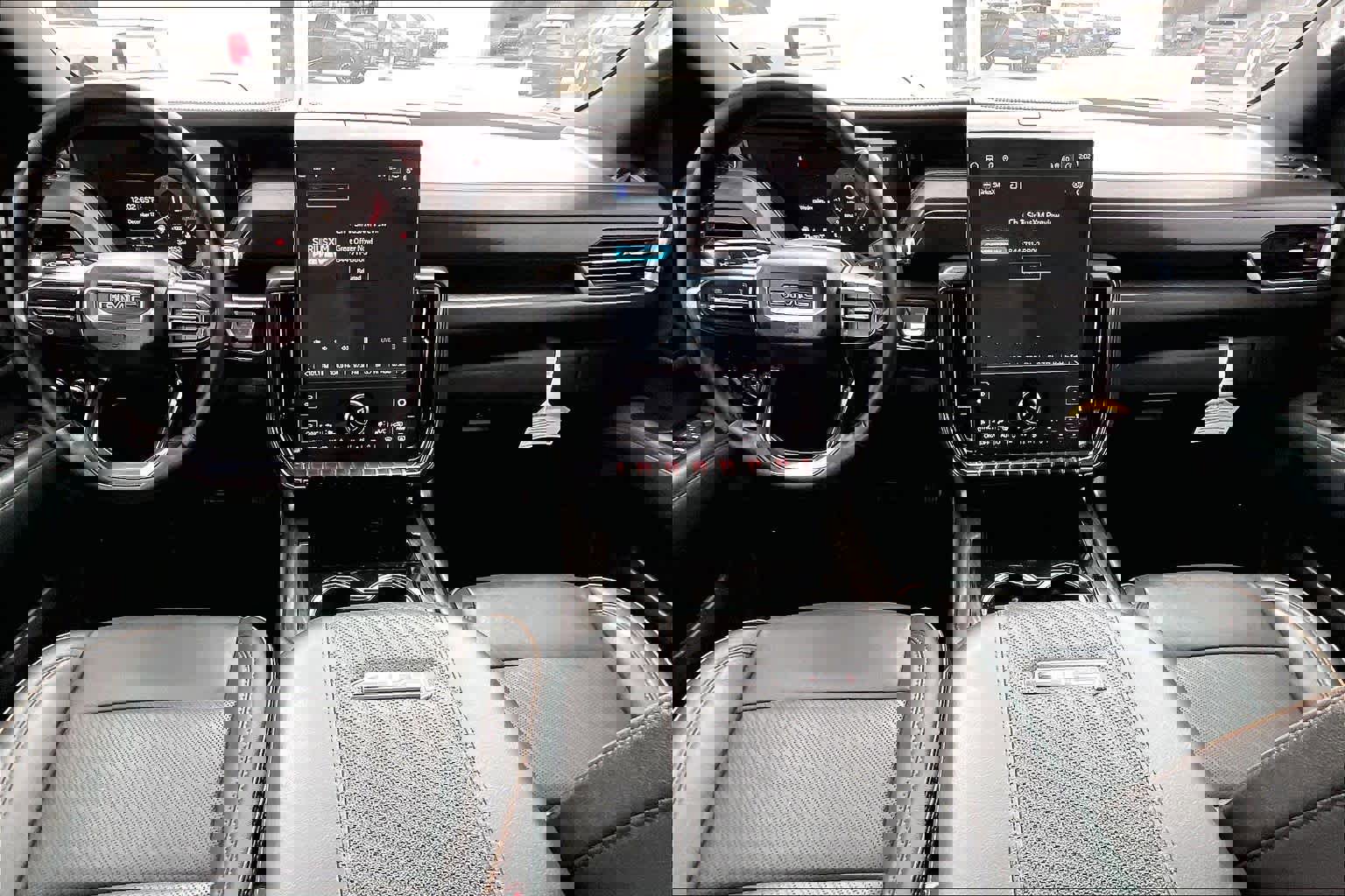 Used 2025 GMC Yukon AT4 w/ AT4 Premium Package image 14