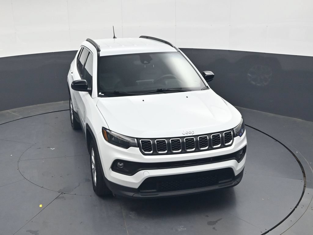 Used 2025 Jeep Compass Latitude AWD/4WD image 32
