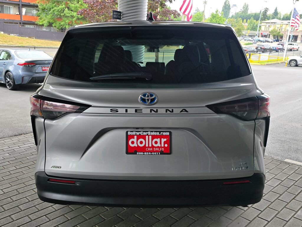 Used 2024 Toyota Sienna LE AWD/4WD image 6