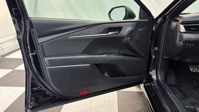 Used 2025 Toyota Camry SE FWD image 12