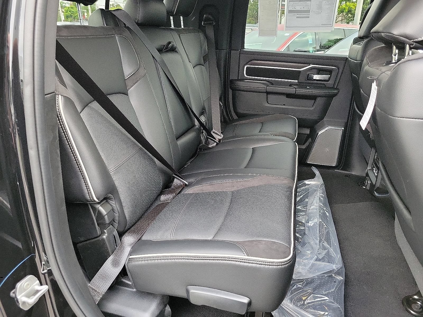 New 2026 RAM 2500 Laramie AWD/4WD image 19
