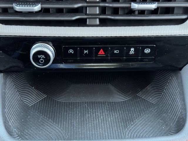 Used 2025 Ford Explorer Active w/ Active Comfort Package image 19