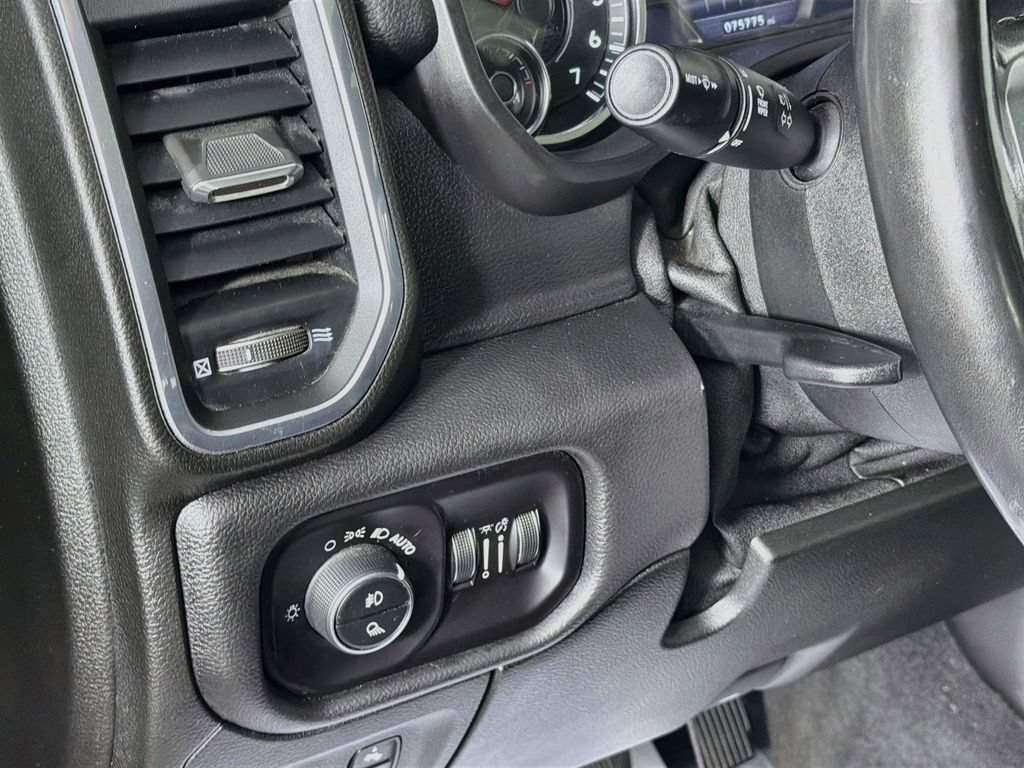 Used 2019 RAM 1500 Laramie AWD/4WD image 10