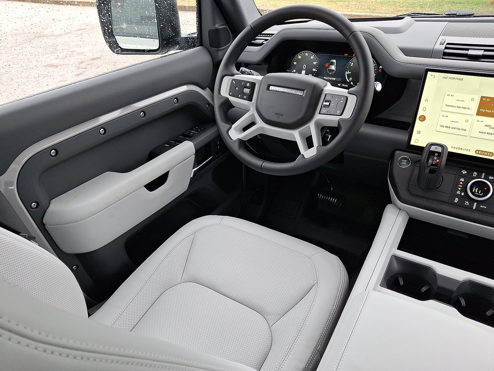 New 2026 Land Rover Defender 110 X-Dynamic SE AWD/4WD image 12