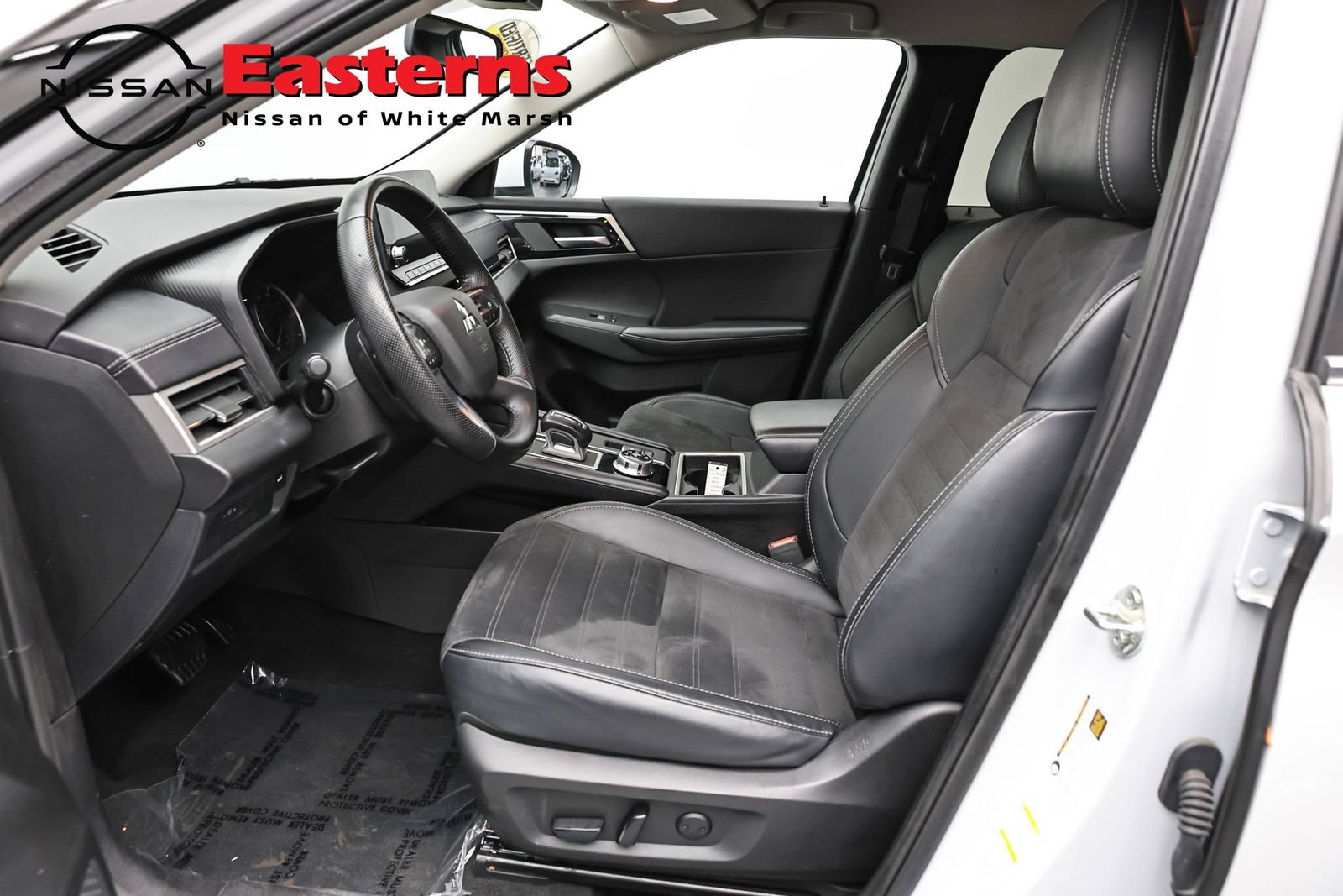 Used 2024 Mitsubishi Outlander SE AWD/4WD image 14