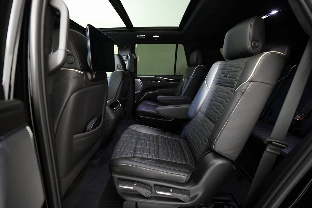 Used 2024 Cadillac Escalade V w/ LPO, ONYX Package image 16