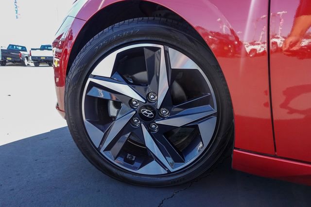 Used 2021 Hyundai Elantra Limited image 10