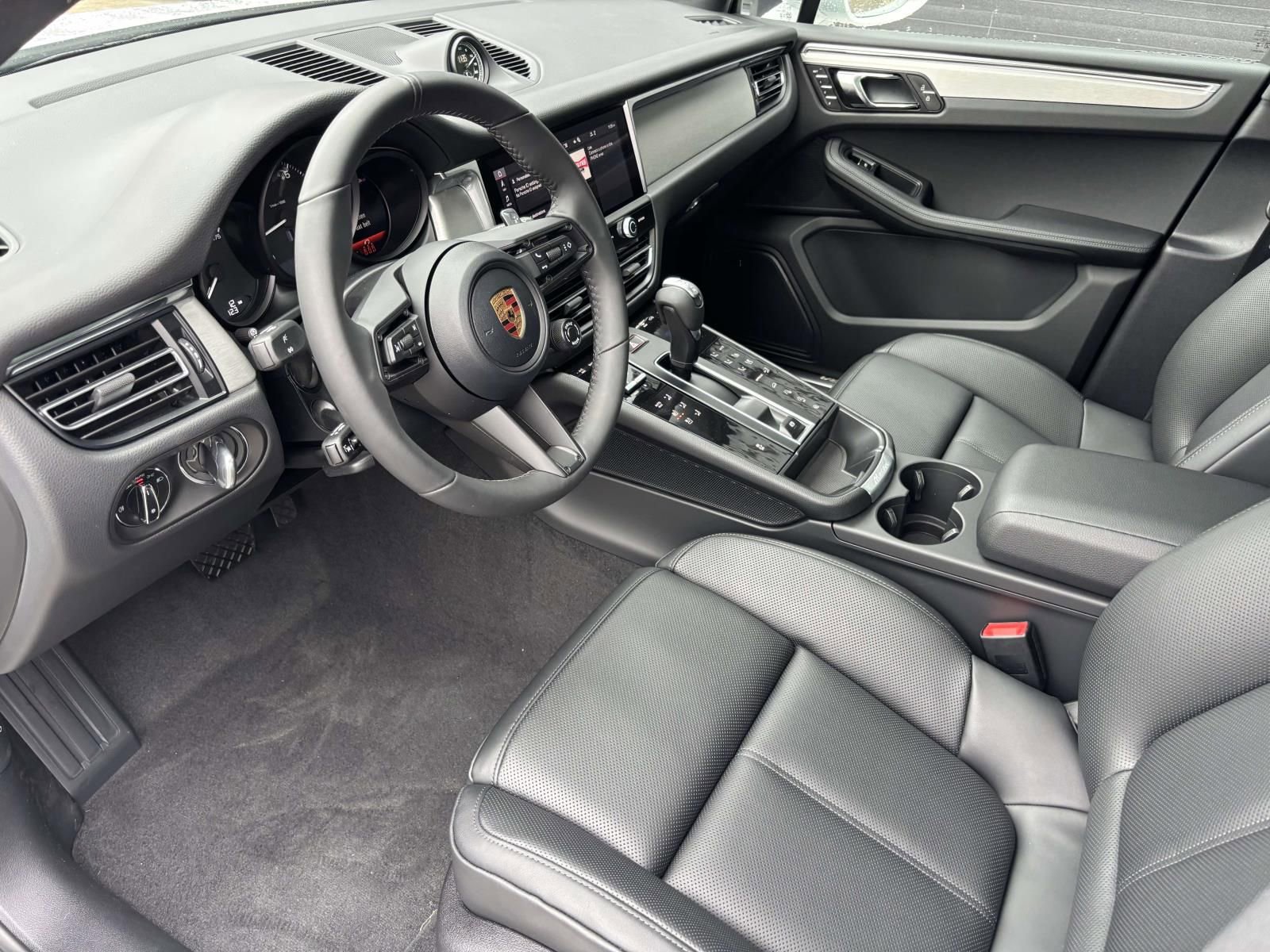 New 2026 Porsche Macan AWD/4WD image 4