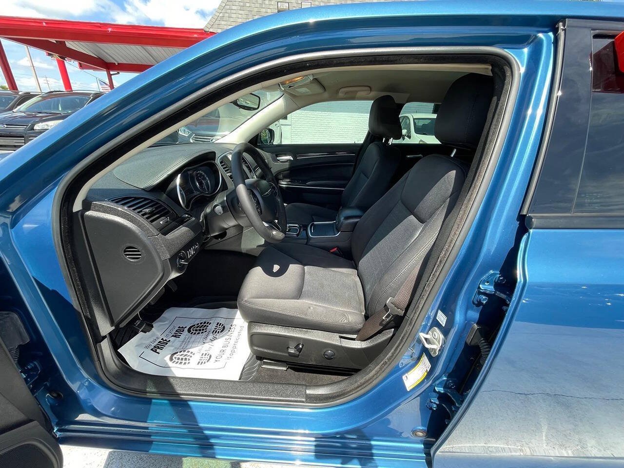 Used 2023 Chrysler 300 Touring w/ Sport Appearance Package RWD image 8