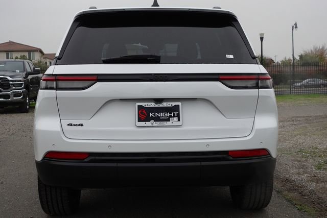 New 2025 Jeep Grand Cherokee Altitude image 7