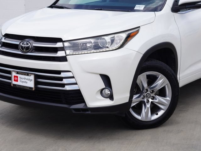 Used 2017 Toyota Highlander Limited w/ Carpet Mat Package FWD image 6