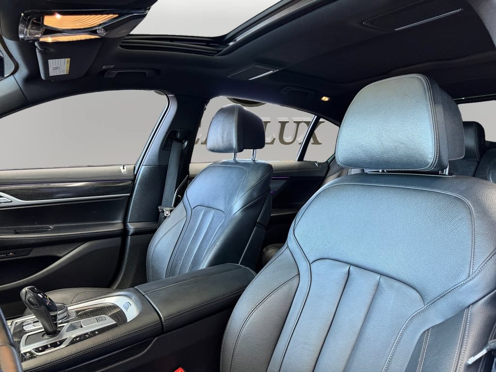 Used 2021 BMW 740i w/ M Sport Package RWD image 9