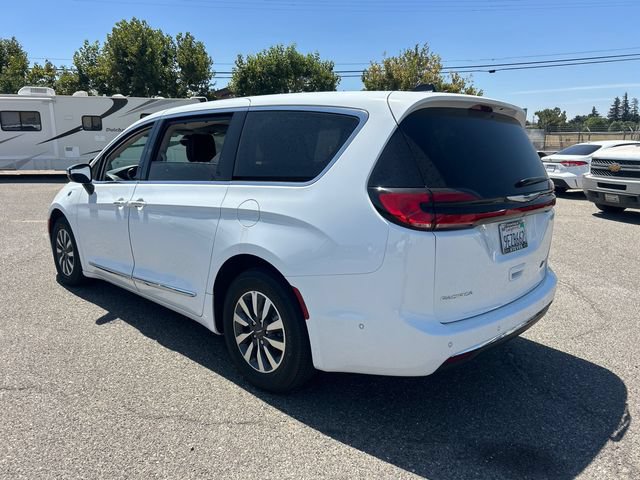 Used 2023 Chrysler Pacifica Limited w/ Uconnect Theater Family Group FWD image 9
