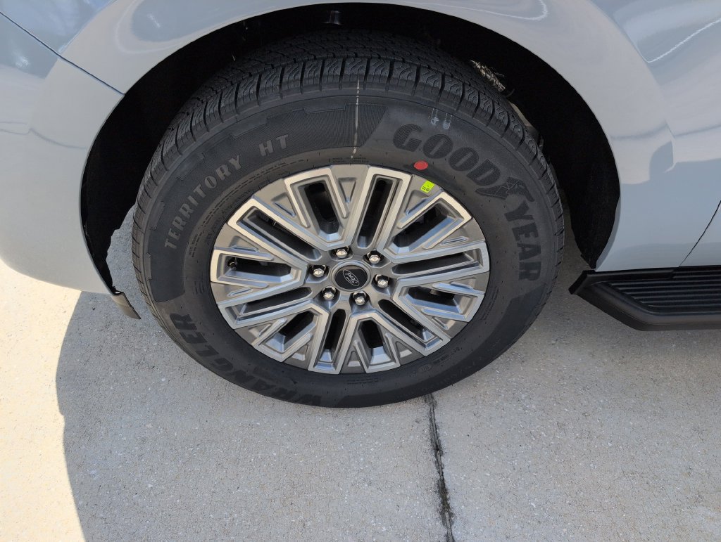 New 2027 Ford Expedition Platinum RWD image 18