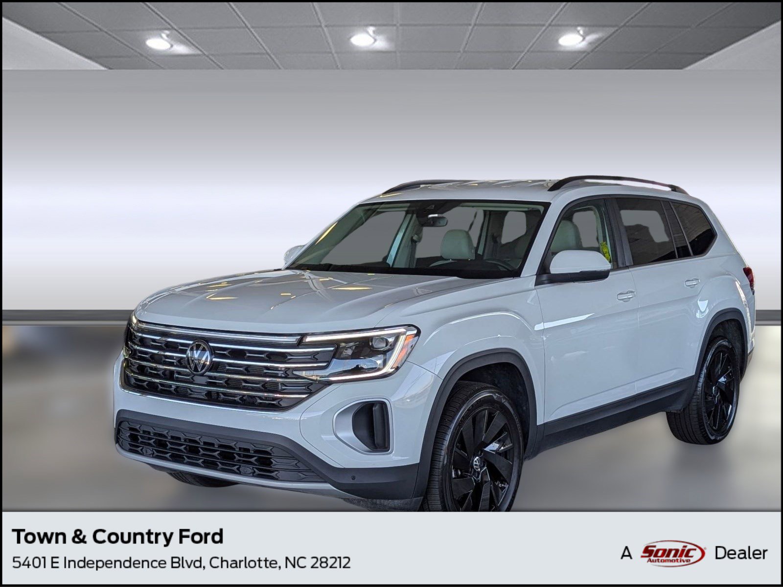 Used 2024 Volkswagen Atlas SE w/ Black Wheel Package
