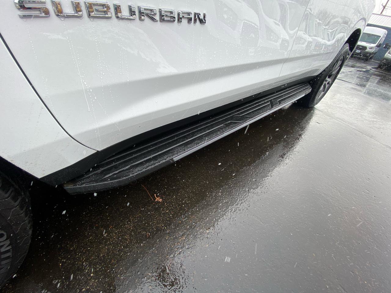 Used 2022 Chevrolet Suburban LT w/ Luxury Package image 36