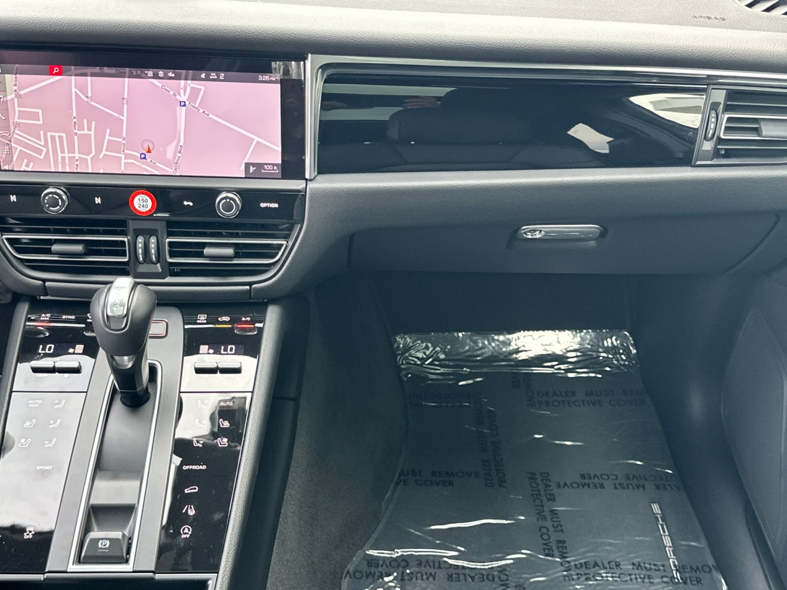 Certified 2026 Porsche Macan AWD/4WD image 20