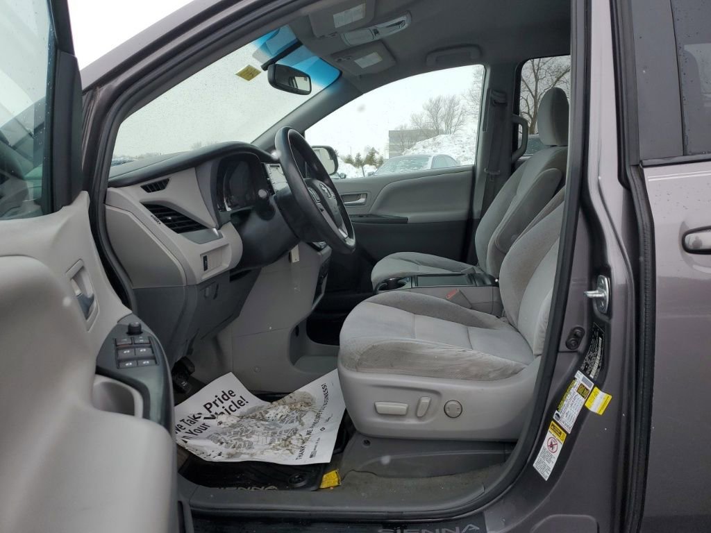 Used 2015 Toyota Sienna LE image 26