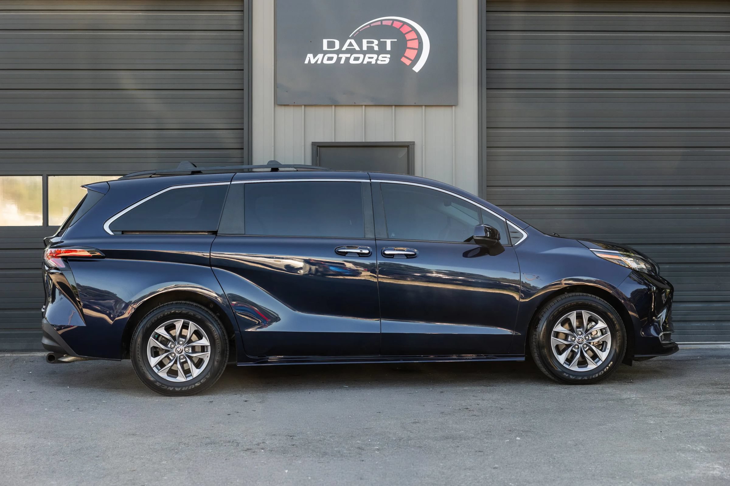 Used 2021 Toyota Sienna XLE w/ XLE Plus Package AWD/4WD image 8
